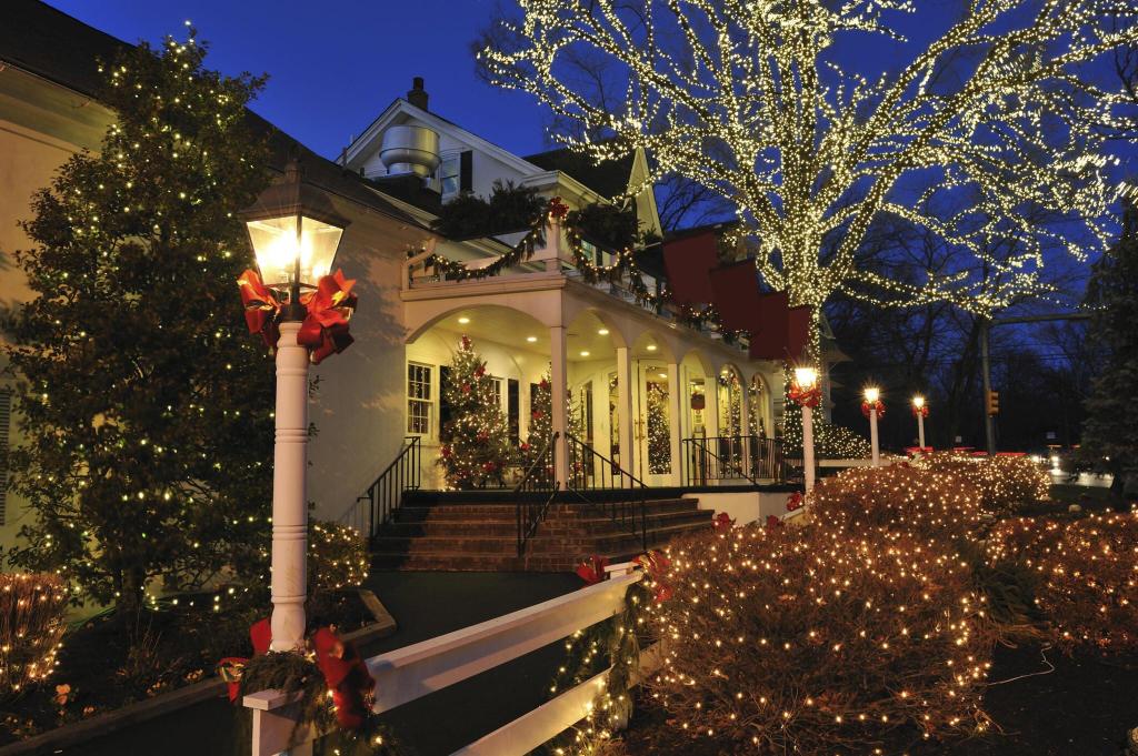 What to Look for in a Permanent Holiday Lighting Company